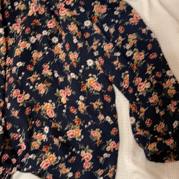 Off the shoulder floral top with tie - Picture 4 of 5